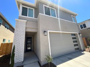 2053 N Wagon Ln, Clovis, CA 93619