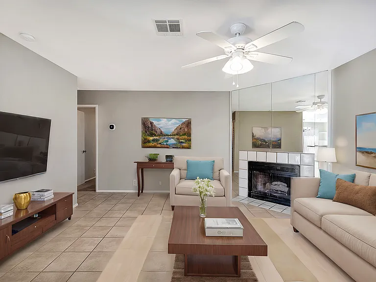 20250 N 6th Dr #1 — Photo 11