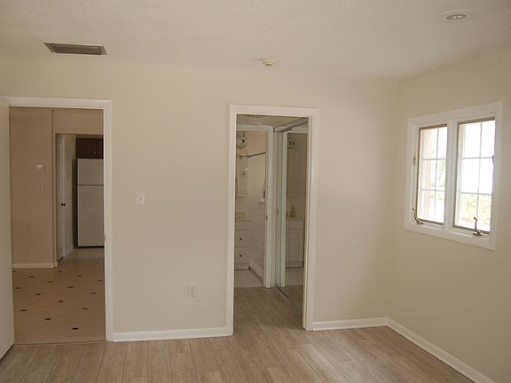 5th image of 1920 Woodcrest Dr APT 13