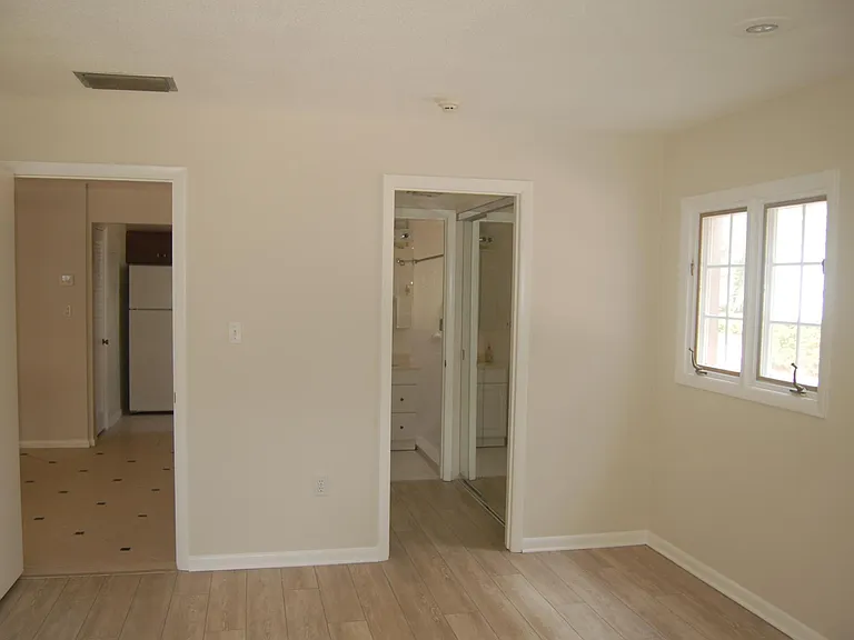 1920 Woodcrest Dr #13 — Photo 5
