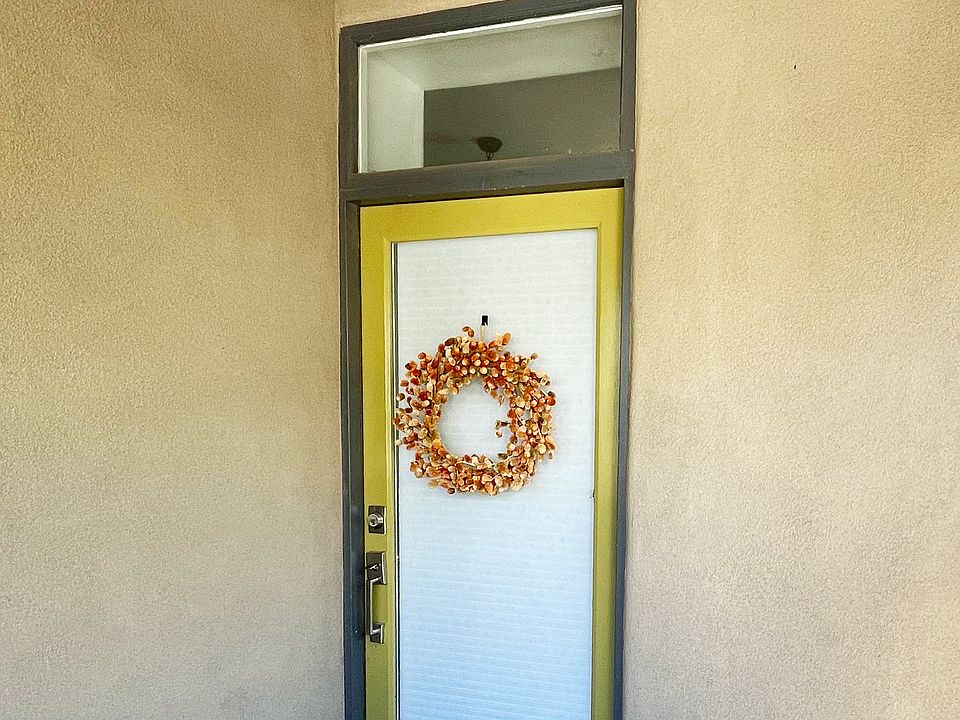 FRONT ENTERY - Relax on the shady front porch!