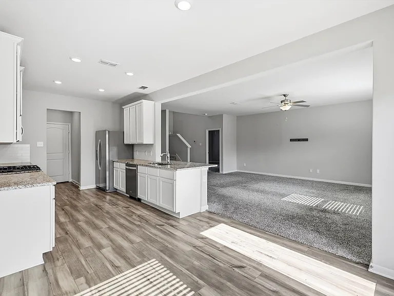 2105 Yarbrough Dr — Photo 12