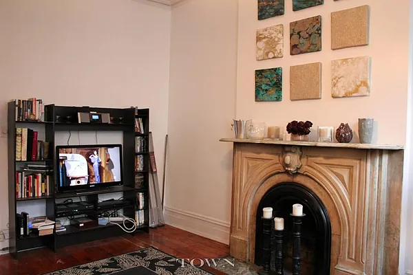 Rented by Town Residential | media 26