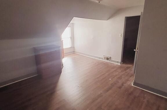 4th image of 1525 Plum St #3