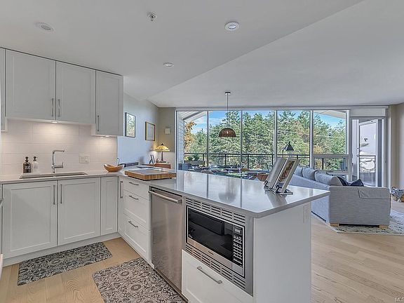 5th image of 3529 Dolphin Dr #506