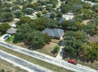 415 Hastings Dr, Runaway Bay, TX 76426