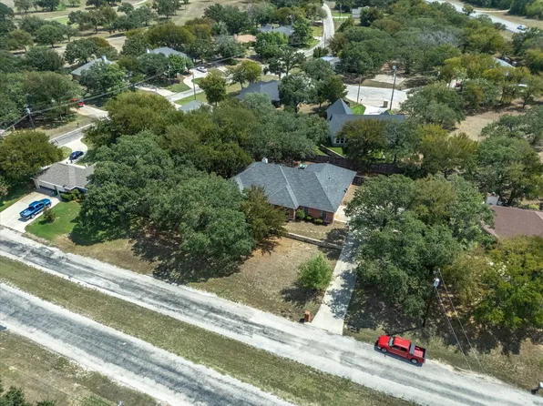 415 Hastings Dr, Runaway Bay, TX 76426