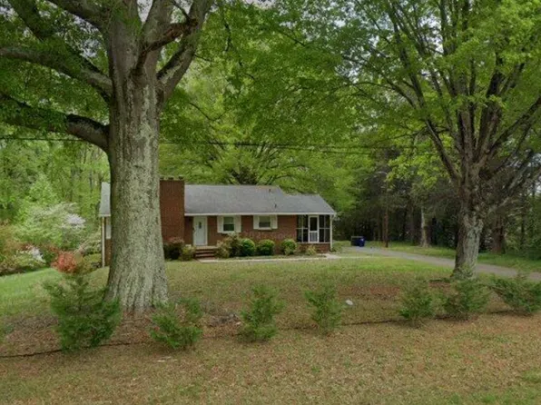 3860 Shattalon Dr, Winston Salem, NC 27106