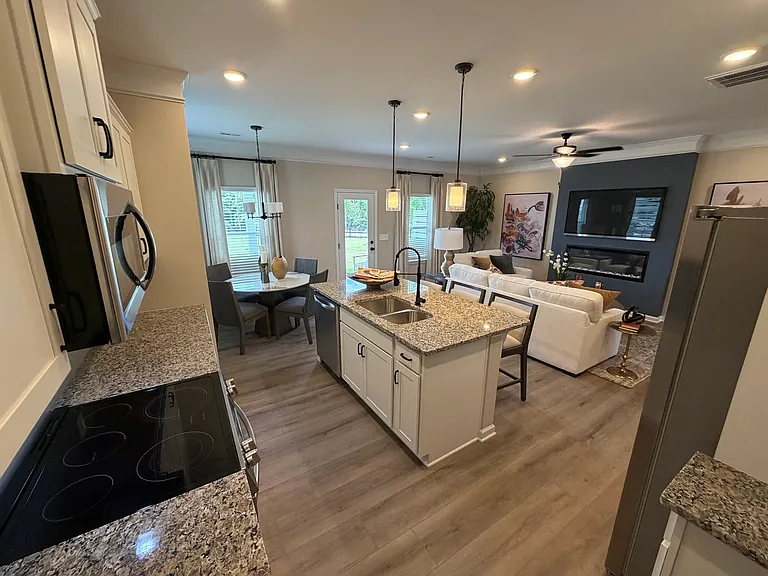 4905 Dresden Loop — Photo 9