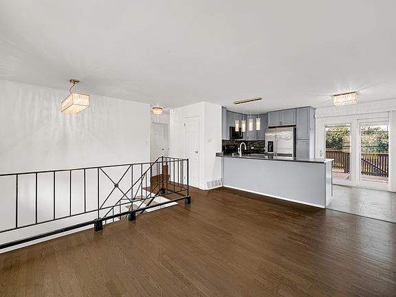 5th image of 310 McKool Ave
