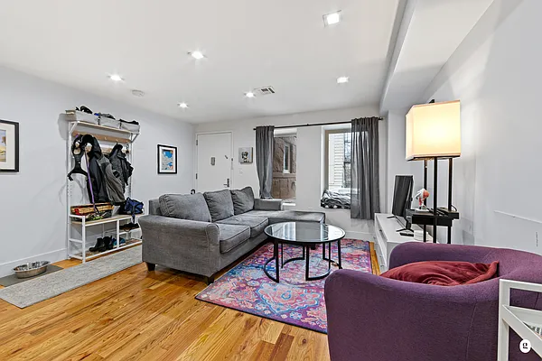 Rented by The Galatz Group | media 22