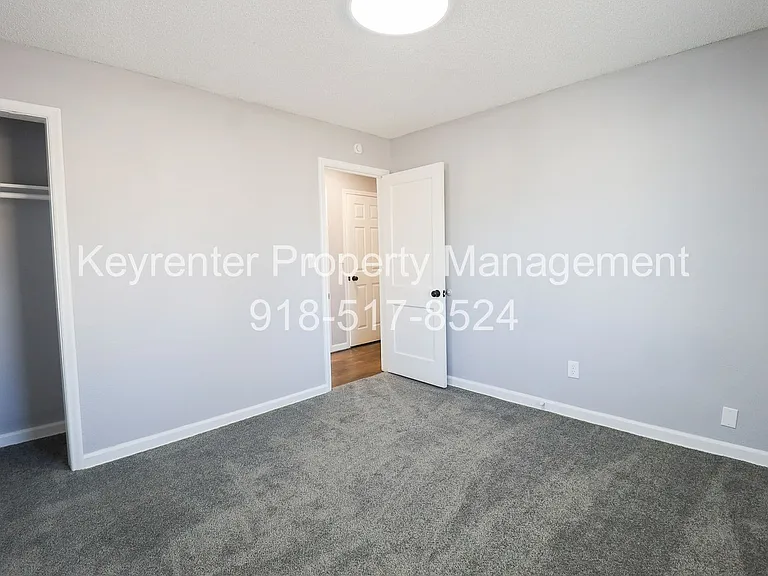 5330 W 2nd St — Photo 18