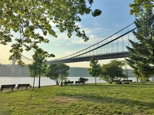 158-18 Riverside Drive West image 16 of 20