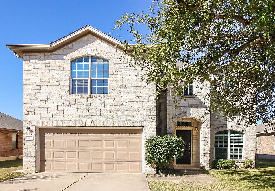 1st image of 121 Castle Dr