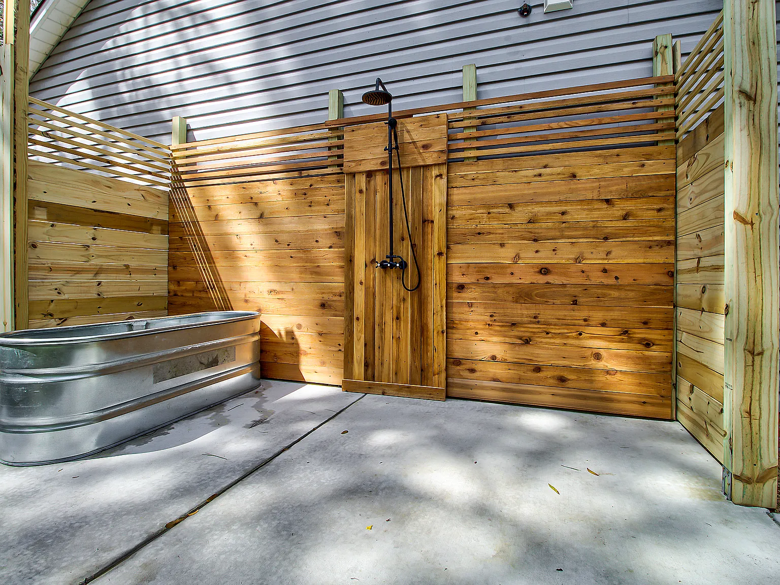 201 Adele Ct — Photo 2