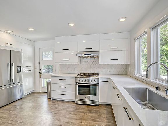 5th image of 3847 94th Ave NE