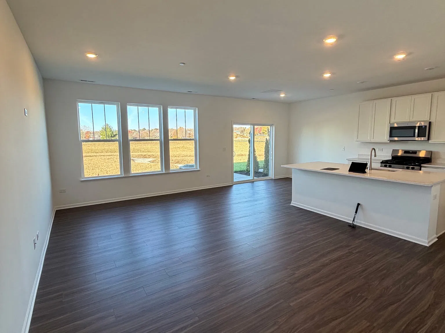 3 bed, 2.5 bath, 1767 sqft, $2,850 — Photo 3