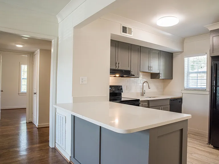 Parkview Apartments — Photo 11