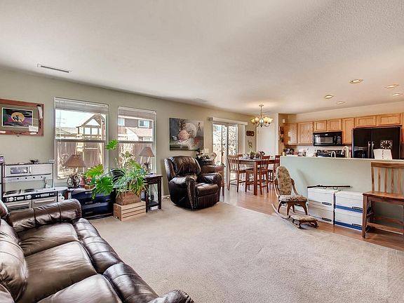 3rd image of 894 Sagebrush Dr