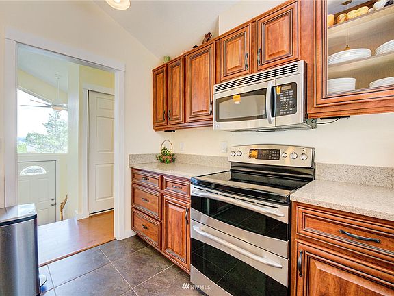 4th image of 16917 NE 38th Pl