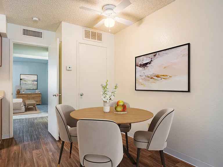 Eagle Point Apartments — Photo 9