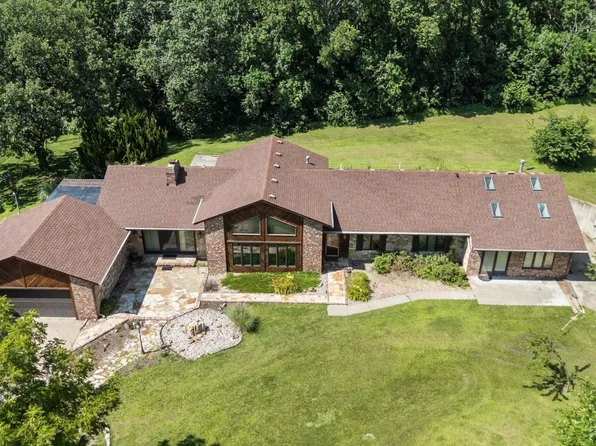 3840 NE Kimbal Rd, Topeka, KS 66617