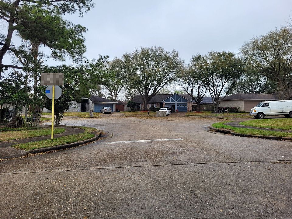 2nd image of 8511 Clover Land Ct