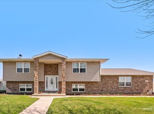 1075 S Illinois St, Coal City, IL 60416