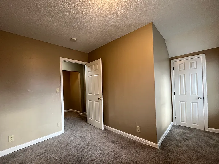 880 Wilson Avenue — Photo 15
