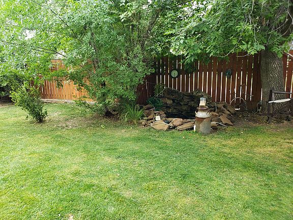 4th image of 216 2nd Ave W