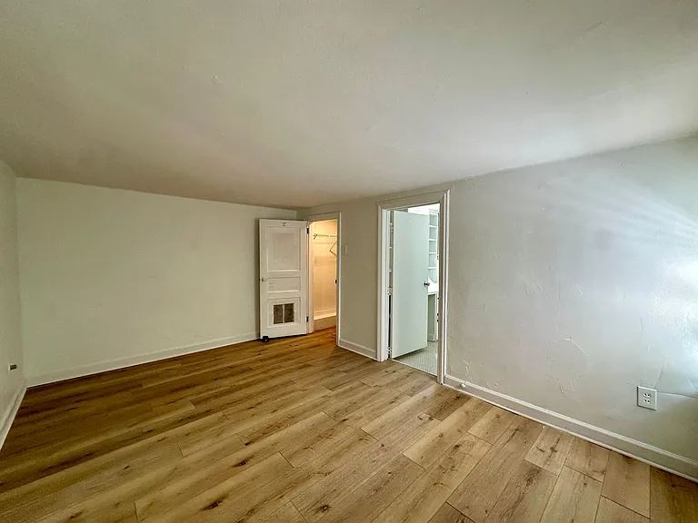 4507 Woodlawn — Photo 8