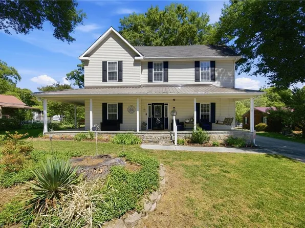 206 3rd Ave SE, Taylorsville, NC 28681