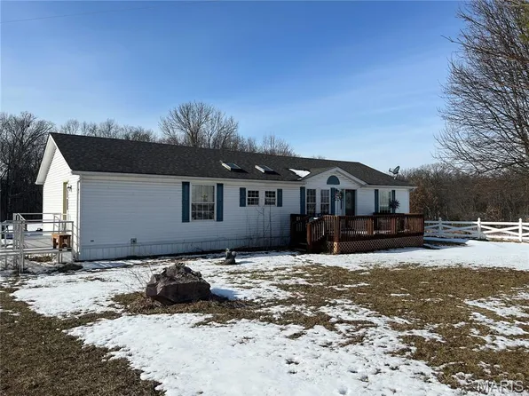 79 Pinnacle Lake Rd, New Florence, MO 63363