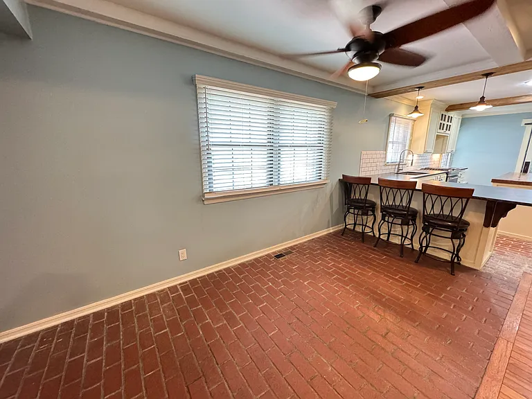 425 E Seneca St — Photo 17