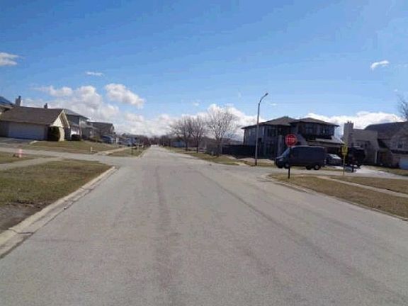 Exterior Neighborhood (street photo)