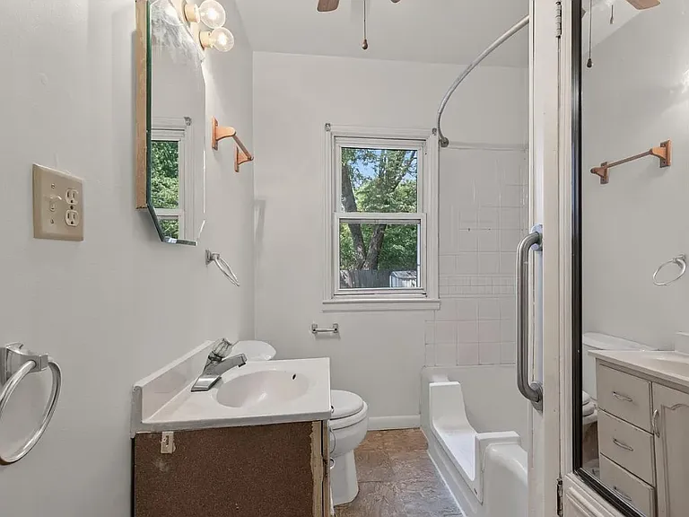 521 Dewey St — Photo 12