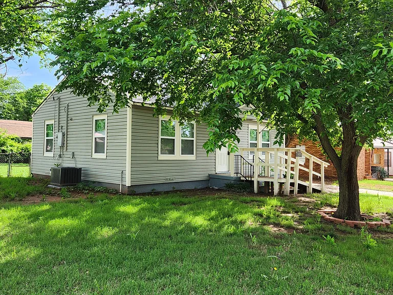 1622 Lucas Ave — Photo 13