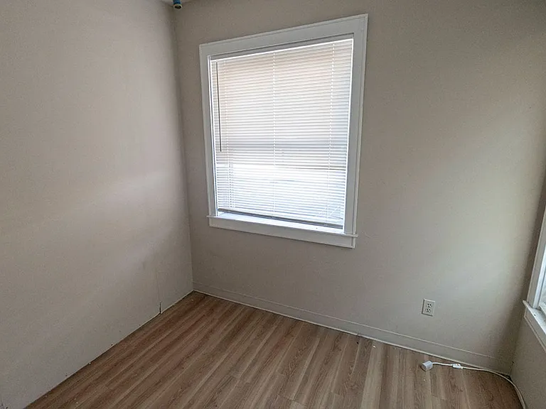 1110 E Broadway #B — Photo 7