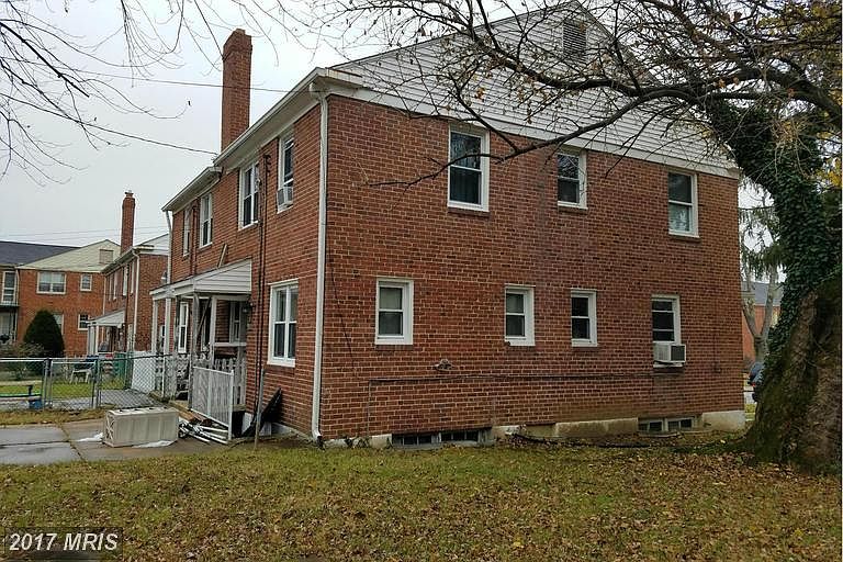 2nd image of 3620 Labyrinth Rd