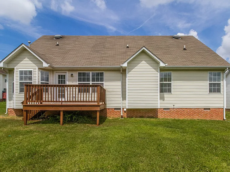 2619 Danbury Cir — Photo 19