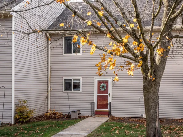 8 Mohawk Court, Cromwell, CT 06416