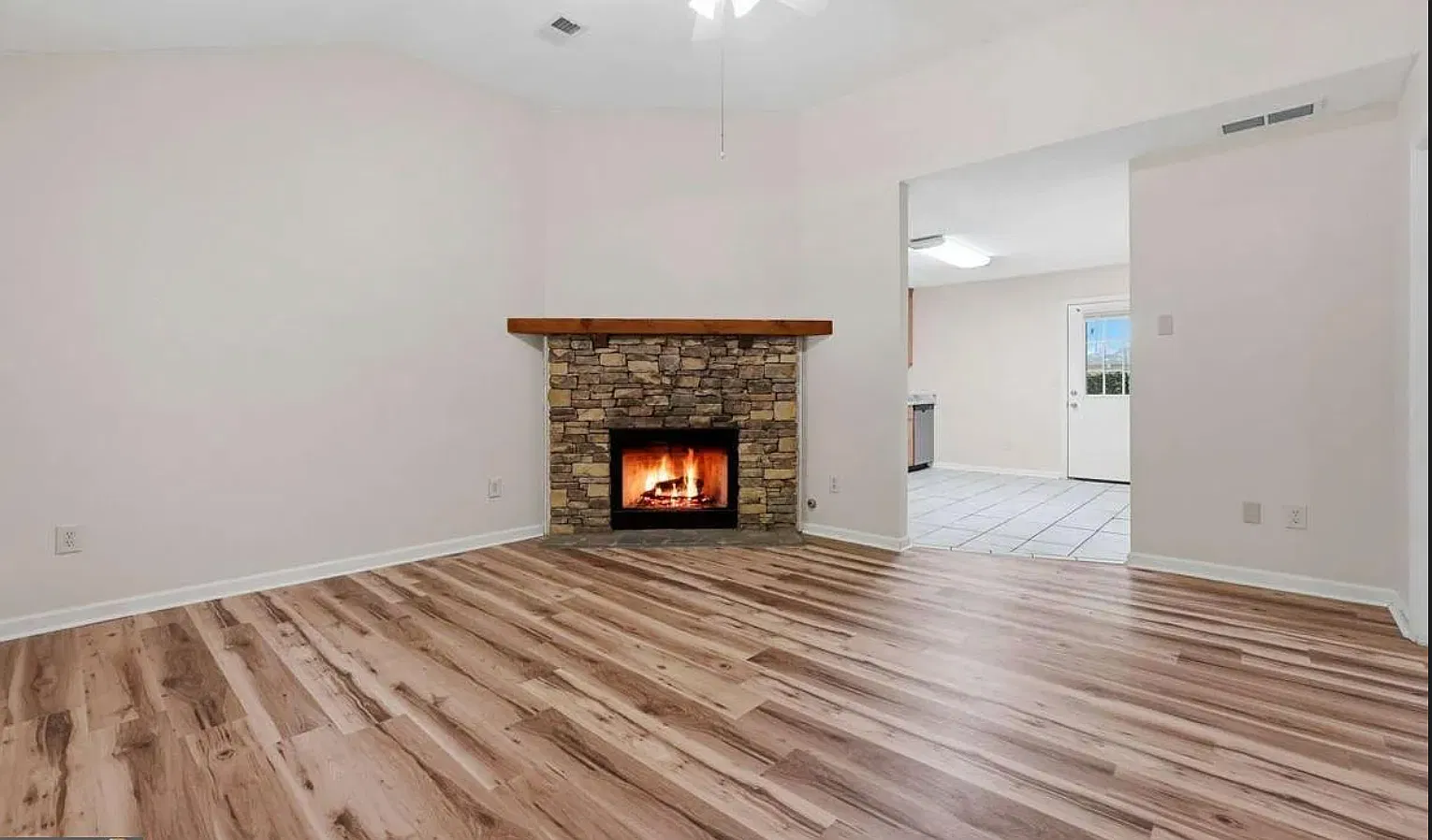 2 bed, 864 sqft, $1,685 — Photo 4