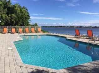 121 Barefoot Cv, Hypoluxo, FL 33462