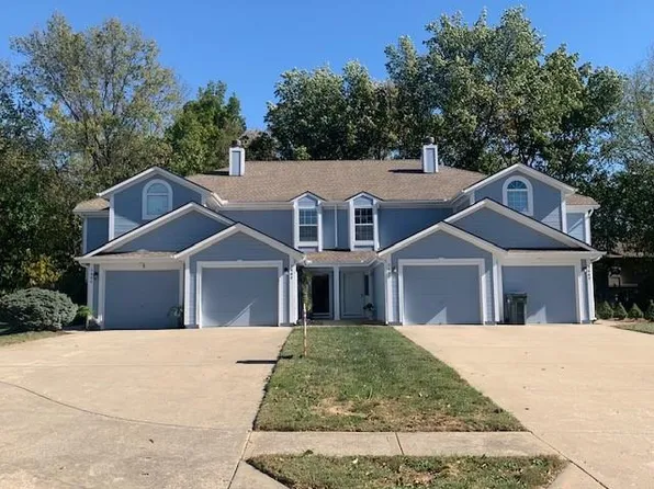 5664 NW Plantation Dr, Lees Summit, MO 64064