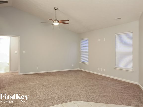 3rd image of 900 Foxglove St