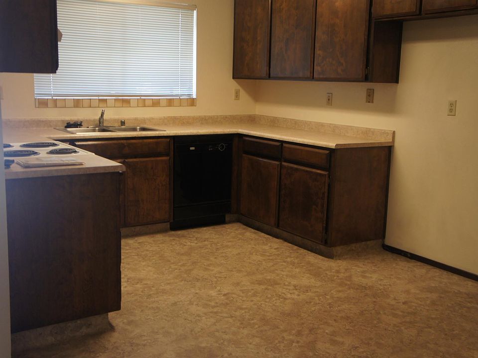 2nd image of 3255 Holly Dr #B