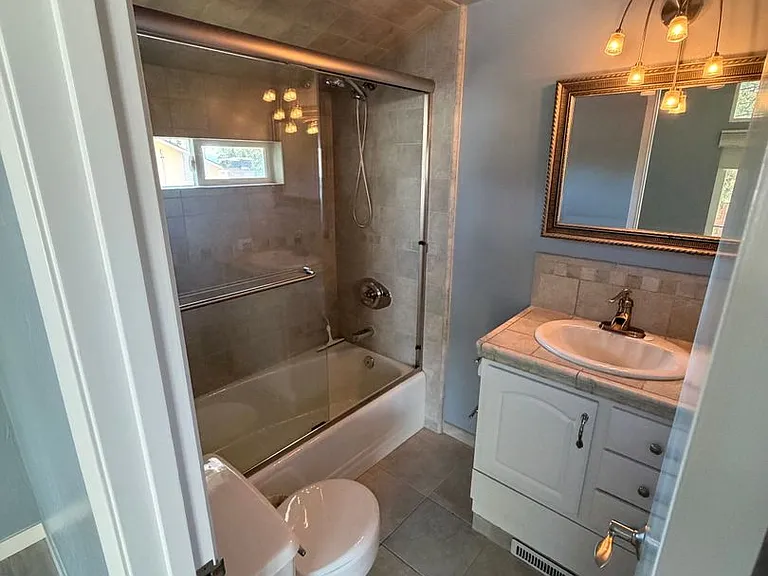 2000 Forest Ave — Photo 11