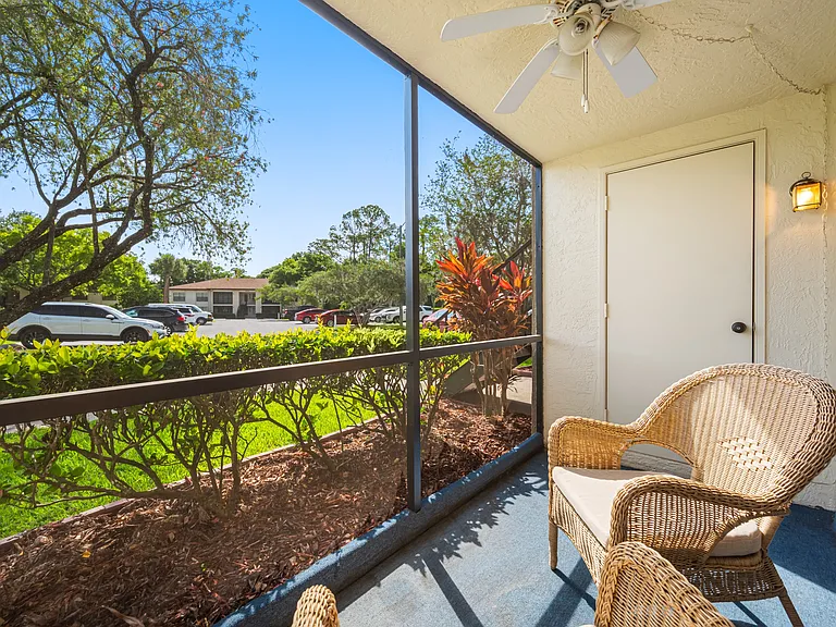 3301 Crystal Ct #D — Photo 29