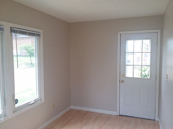 3rd image of 41 E Whitney Ave