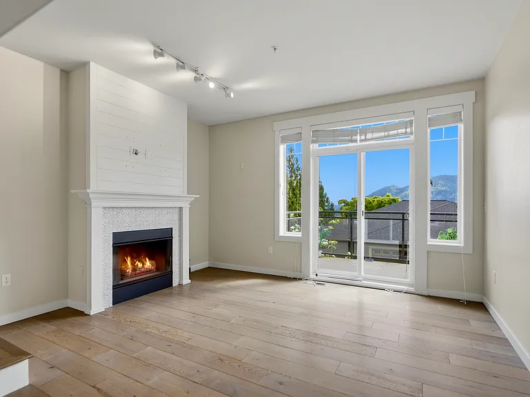 23300 SE Black Nugget Rd #H4 — Photo 3